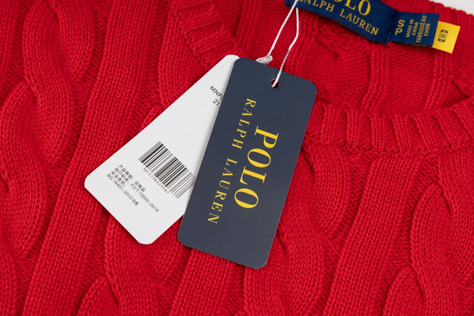 P220 #R91 RALPH LAUREN Ralph Lauren fourteen colors classic small label embroidery round neck pullover cable cardigan sweater men's top, high-density LOGO embroidery on the chest, original customization of tag accessories. Made of pure cotton yarn, pure cotton is skin-friendly and comfortable, small label war horse embroidered twist button round neck sweater 🐎 high quality, follow the blogger to learn how to wear it! Let’s buy a Ralph Lauren cable sweater. It’s a super hard-to-find series after it became popular. It’s hard to find one on the official website. It’s simple and practical to wear, with a lazy and loose feel. The thickened fabric has more texture, feels soft and delicate, and has a loose fit. Whether worn alone or layered, you can wear different styles of fashion with just one piece!   Size：XS S M L Sleeve length: 59/60/61/62/63